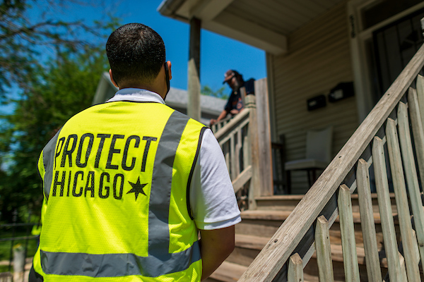 Protect Chicago worker speaking with local resident