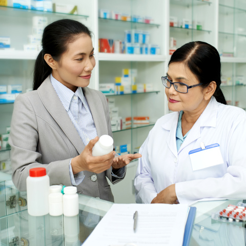 Intro Pic - Initial Pharmaceutical Representative License Pharma rep with pharmacist